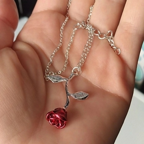 NWT Romance Rose Necklace - Picture 5 of 5